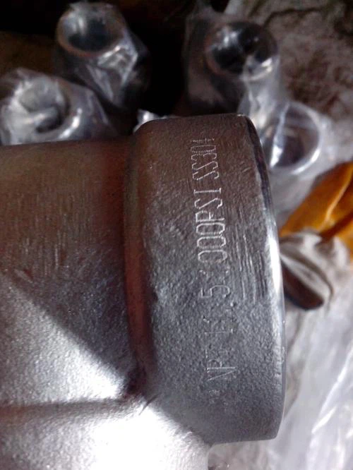 ASTM A182 F53 2507 UNS S32750 1.4410 鍛造ソケットねじ付きエルボティーキャップクロスカップリング